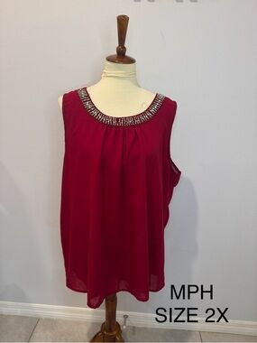 Beaded Neckline Sleeveless Camisole in Deep Red